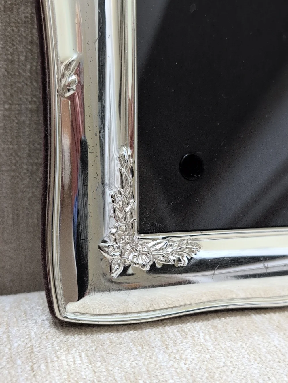 Vintage Silver Ornate Photo Frame - Elegant Home Accent 5 x 7 Photo Opening